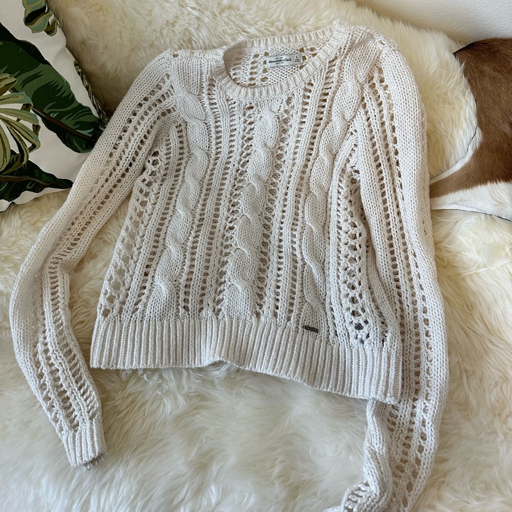 Abercrombie and Fitch White Knitted Sweater, size Small women’s
